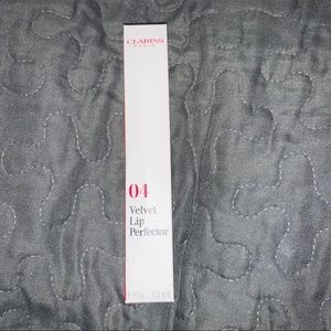 Velvet lip perfector